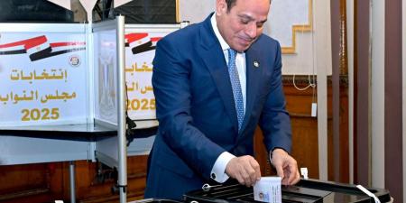 الرئيس السيسى يدلى بصوته في انتخابات مجلس النواب بمدرسة الشهيد مصطفى عميرة