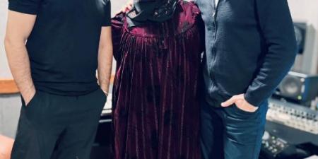 بتوقيع أحمد زعيم.. الحاجة نبيلة تغنى "بره هالله هالله" من فيلم السادة الأفاضل