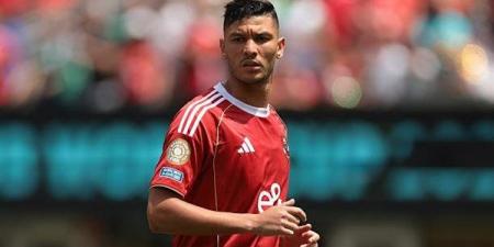 الأهلي يحدد 800 ألف دولار لرحيل أشرف داري ويواجه أزمة في تسويق اللاعب