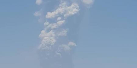 ثوران بركان اثيوبيا| بركان «هايلي غوبي» ينفجر بقوة ويُشعل سماء إثيوبيا بسحابة رماد وصلت 15 كيلومترًا