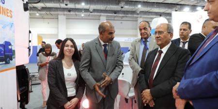 "رئيس القابضة" يتفقد جناح “ماز إيجيبت” في معرض IWWI Cairo 2025