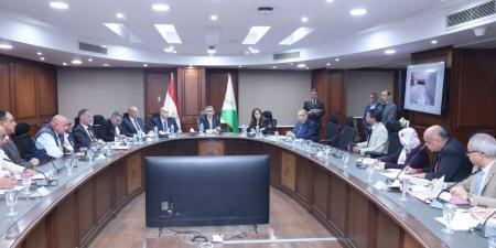 محافظ الجيزة يعقد اللقاء الأسبوعي لبحث شكاوى المواطنين