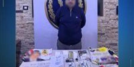 الداخلية تضبط شخصًا لتوزيع كروت دعائية وأموال على الناخبين بالسلام ثان