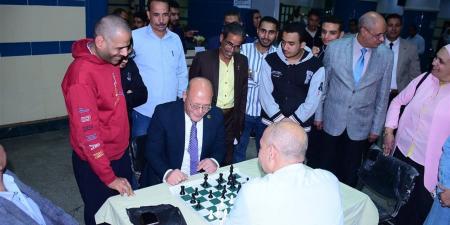 رئيس جامعة سوهاج يفتتح صالة الأنشطة الطلابية بالمدن الجامعية ويكرّم الفائزين في مسابقاتها