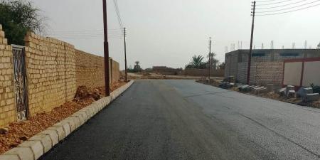 محافظ أسوان يتابع مشروعات رصف الطرق بمركز نصر النوبة