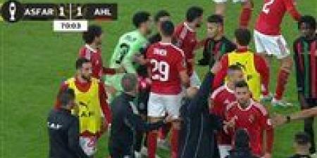 إلقاء زجاجات وآلات حادة داخل الملعب وإصابة تريزيجيه: أحداث شغب في مباراة الأهلي والجيش الملكي المغربي في دوري أبطال أفريقيا