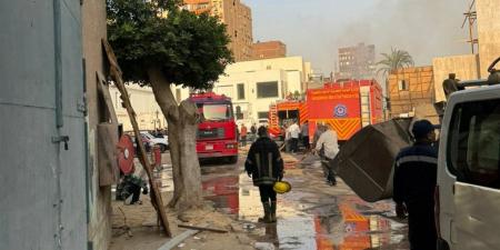"الحماية المدنية" تجرى عمليات تبريد وتتبع لأدخنة حريق موقع تصوير باستديو مصر