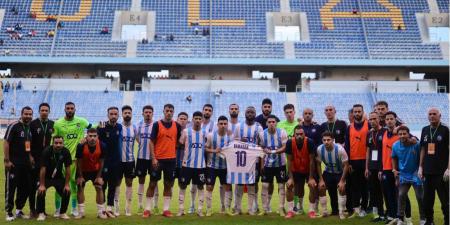 رسالة دعم مؤثرة.. لاعبو بيراميدز يرفعون قميص رمضان صبحي قبل مباراة باور ديناموز