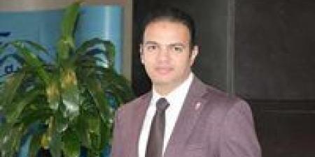 هاني أبو ريدة رئيس اتحاد الكرة يهنئ محمد بلال بعد فوزه في انتخابات نادي سموحة