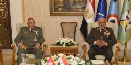 معرض إيديكس 2025.. وزير الدفاع ورئيس الأركان يلتقيان عدداً من قادة الوفود العسكرية