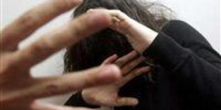 أنجبا طفلا.. أب يعاشر ابنته كرها داخل غرفة نوم أمها بمدينة نصر