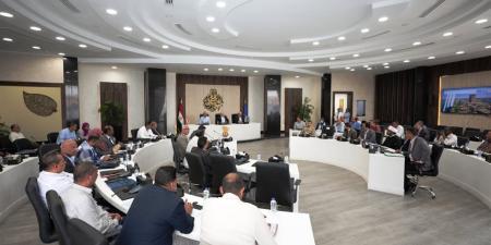 محافظ أسوان يوجه باستعداد كل جهة للتعامل مع السيول والأمطار الغزيرة