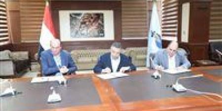 محافظ البحر الأحمر يوقع بروتوكولًا مع وزارة الثقافة لتحويل قصر ثقافة الغردقة لمركز للفنون أمام السائحين