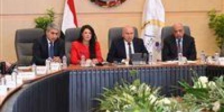 نائب رئيس الوزراء للتنمية الصناعية يترأس اجتماعًا موسعًا لبحث دعم الصناعة المحلية وحل التشوهات الجمركية