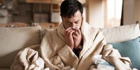 خلال الشتاء.. طبيب يكشف أسباب انتشار نزلات البرد وكيفية الوقاية منها
