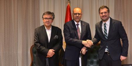 وزير العمل يستقبل سفير البوسنة والهرسك ويشهد توقيع بروتوكول لتعزيز تنقّل العمالة وتبادل الخبرات