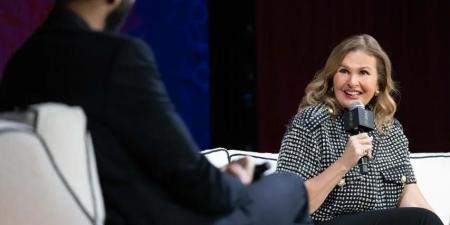 ربنا يديله العمر.. ماذا قالت يسرا عن الحالة الصحية لـ الزعيم عادل امام؟