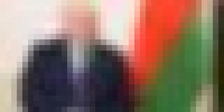 رئيس بيلاورسيا الكسندر لوكاشينكو يضع إكليلا من الزهور في مقام الشهيد