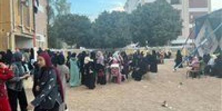 استمرار توافد الناخبين على اللجان الانتخابية بقنا للإدلاء بأصواتهم بانتخابات النواب