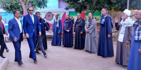 محافظ سوهاج يتفقد عددًا من اللجان الانتخابية في المحافظة