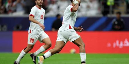 الأردن تهزم الإمارات 2-1 ويتصدر مجموعته في كأس العرب 2025