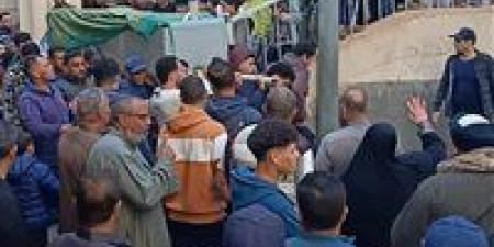 بكاء وصراخ المنطقة.. تشييع جثامين ضحايا حريق سوق الخواجات بالمنصورة