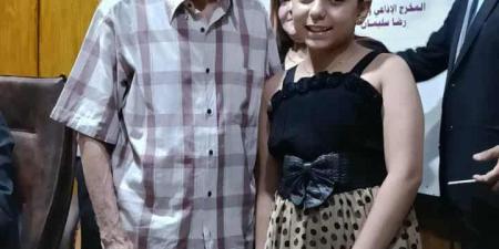 باتول حسن منصور.. شاعرة طفلة تصنع عالمها بالإبداع والكلمات