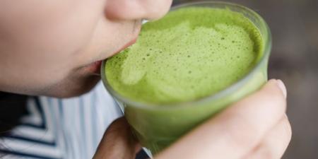 الماتشا ومستويات الحديد: كيف تستمتع بمشروبك اليومي دون المخاطرة بصحتك؟