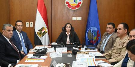 محافظ البحيرة تتابع من غرفة التحكم والسيطرة سير العملية الانتخابية