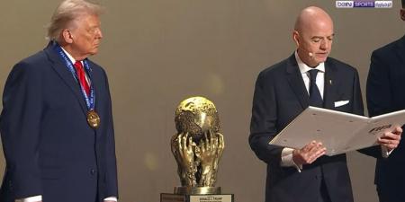 لأول مرة في التاريخ: الرئيس الأمريكي دونالد ترامب يحقق جائزة السلام من الفيفا