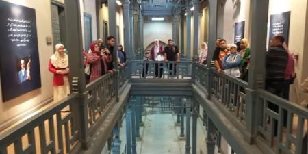 زوار من تخصصات وأجيال مختلفة في رحاب متحف نجيب محفوظ