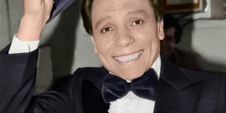 دخل المسيحية وألحد.. لماذا حاربت الجماعات الإسلامية عادل إمام؟