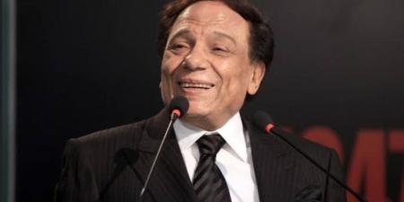 عادل إمام يحكي عن بداياته: لم أملك ثمن تذكرة الاتوبيس.. ومكنش في جيبي مليم