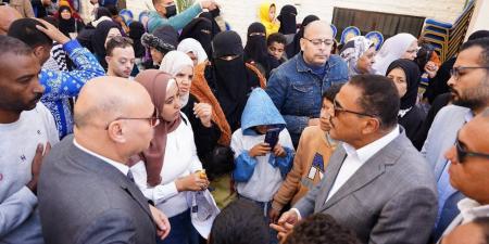 محافظ مطروح يتفقد القافلة المجتمعية لذوى الهمم