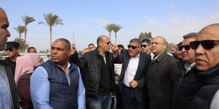 محافظ الجيزة يتابع سير العمل بموقف السرفيس الحضاري بالصف