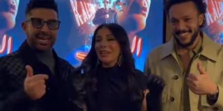 احنا عجبنا فيلم الست جدا.. ويجز وأحمد سعد يدعمان منى زكي في العرض الخاص بالسعودية