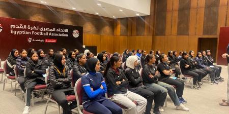 لجنة الحكام تنظم اختبارات نظرية وعملية لـ 60 محكمة في ورشة عمل بمركز المنتخبات