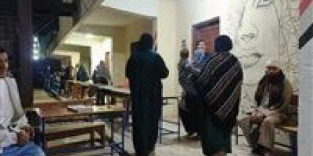 توافد ملحوظ للسيدات على مدرسة النائب مصطفى الهواري الإعدادية بنات بترسا في سنورس بالفيوم