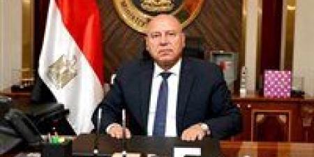 كامل الوزير لأحد عمال مصنع «هِو» بقنا: بتقبض كام؟.. والعامل: 2500 جنيه في الأسبوع