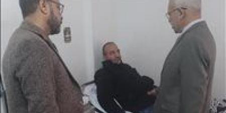 وكيل تعليم الإسماعيلية يزور معلم واقعة “المقص” ويؤكد: كرامة المعلم خط أحمر