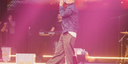 صور.. عمرو دياب يتألق في أحدث حفلاته بموسم الكويت