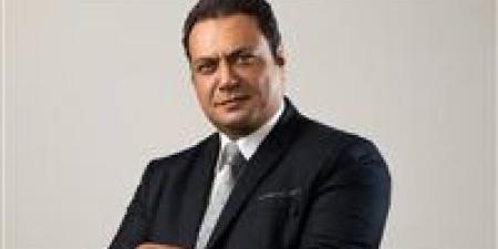 النيابة تحقق في اتهام الفنان مراد مكرم لشخصين بالإساءة له عبر وسائل التواصل