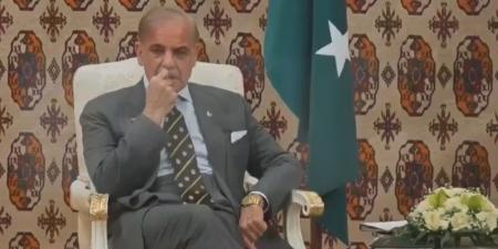 رئيس وزراء باكستان ينفذ صبره ويكسر البروتوكول ويقتحم اجتماع أردوغان وبوتين.. ما القصة؟