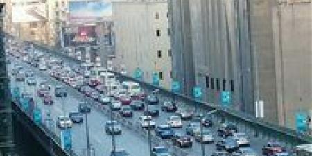 كثافات مرورية أعلى الدائري بالسلام بسبب انقلاب سيارة تريلا