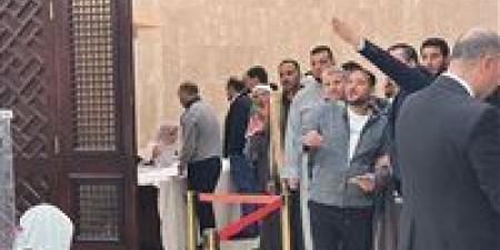 أبناء الجالية المصرية في السعودية يواصلون التصويت بانتخابات مجلس النواب في الساعات الأخيرة لليوم الأول