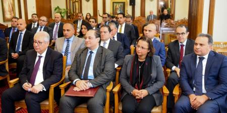 وزير الخارجية يجتمع مع قيادات الوزارة من الدرجات الوسطى لمتابعة سير العمل بالوزارة|صور