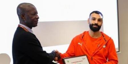 كاف يمنح صلاح شهادة مشاركة منتخب مصر بالنسخة 35 من أمم أفريقيا