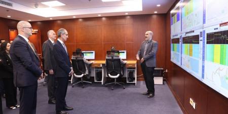 وزير
الاتصالات
يفتتح
مقر
مركز
مراقبة
الطيف
الترددي
بالجيزة