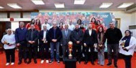 مجلس
إدارة
النادي
الأهلي
يُكرم
سيدات
السلة
بعد
الفوز
ببطولة
إفريقيا