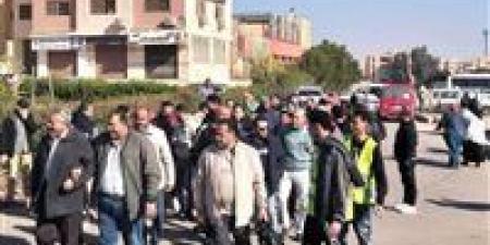 توافد
عمال
المصانع
في
الساعات
الأولى
للإدلاء
بأصواتهم
في
اليوم
الأخير
لجولة
الإعادة
بدائرة
منوف
والسادات